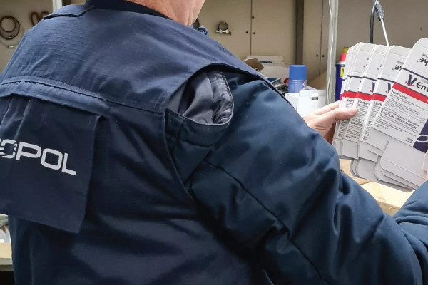 Deset aretacij in zaseženih 1150 ton nezakonitih pesticidov